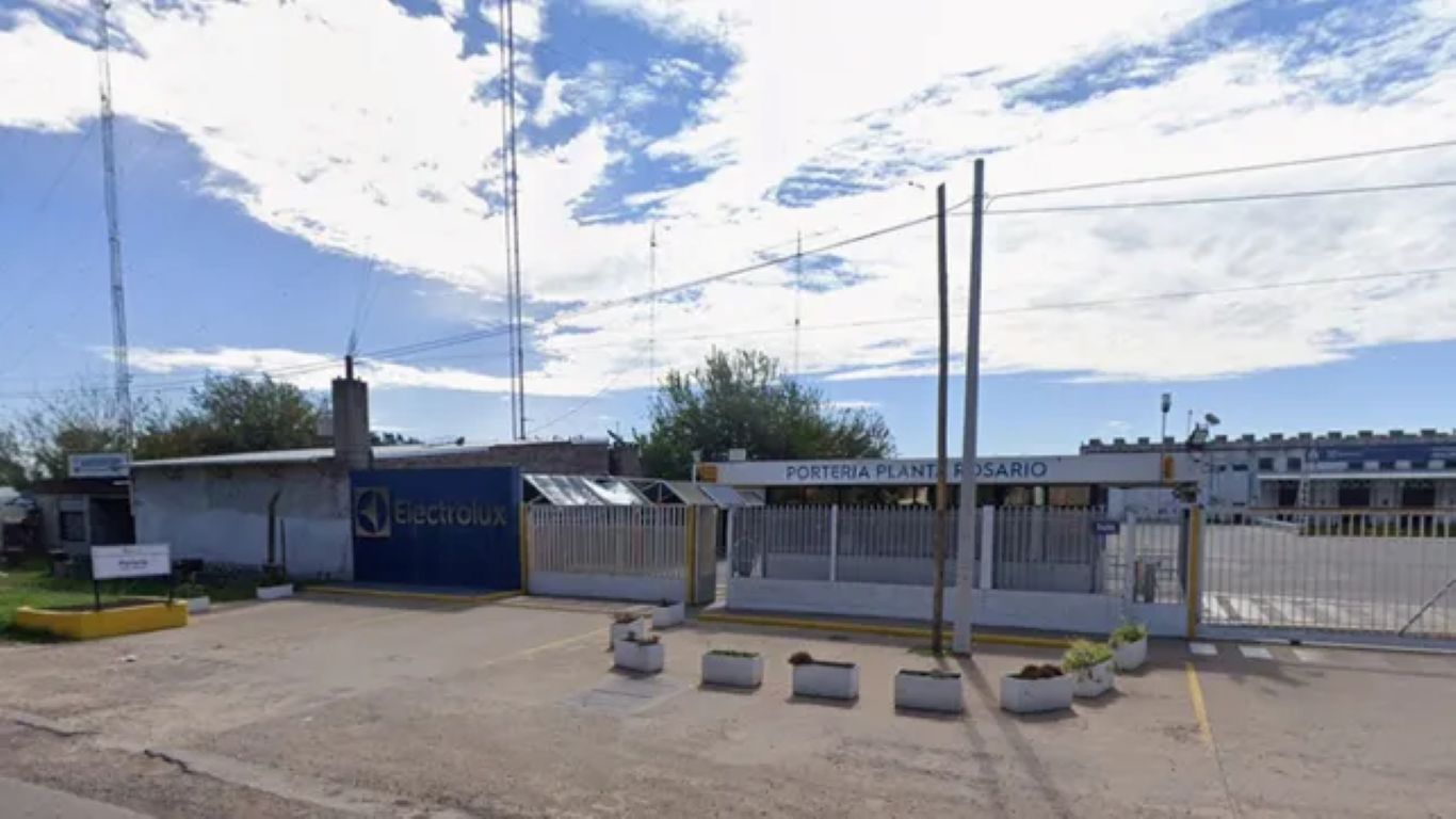 Electrolux deja de fabricar heladeras en Rosario y la planta de Frimetal toca fondo