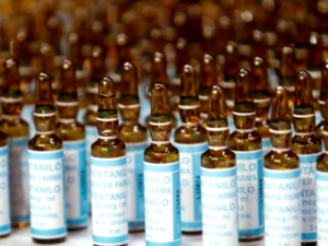 Sello de la ANMAT y resolución del Boletín Oficial sobre el cierre de laboratorios por fentanilo contaminado.