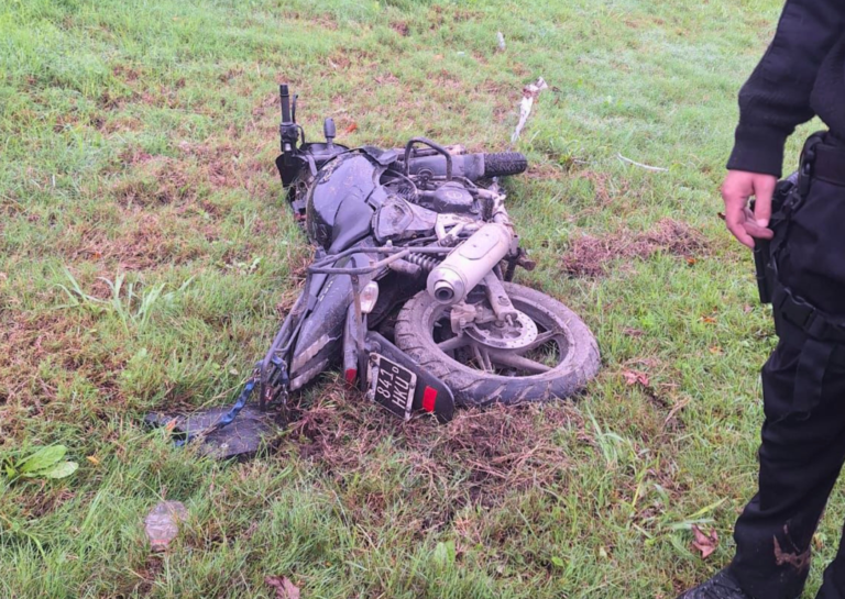 Persecución y dos aprehendidos en Capitán Bermúdez tras un intento de robo de motocicleta