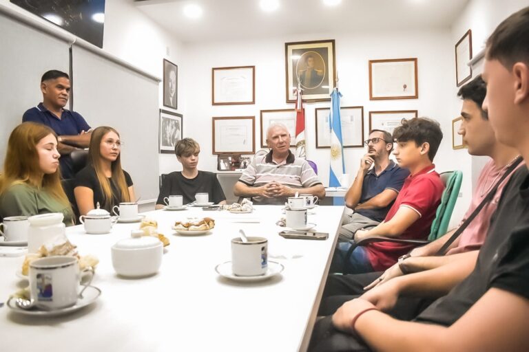 Puerto impulsa la inserción laboral juvenil con prácticas en el municipio