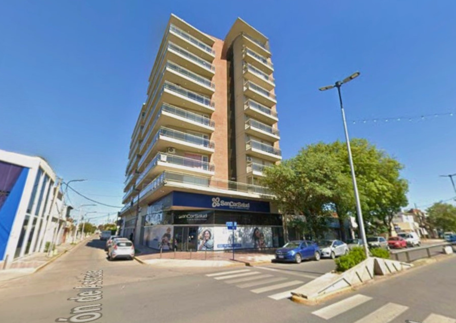 Palomas, suciedad y riesgo sanitario: vecinos de un edificio en San Lorenzo exigen respuestas urgentes
