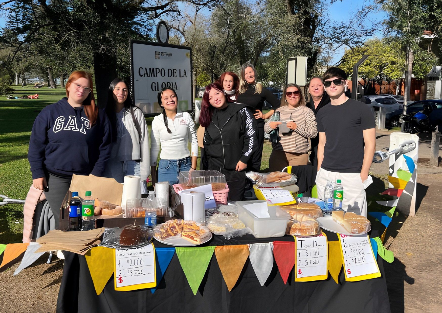 Entre tortas fritas y cartones de bingo: alumnos de San Lorenzo reúnen fondos para su viaje a Bariloche