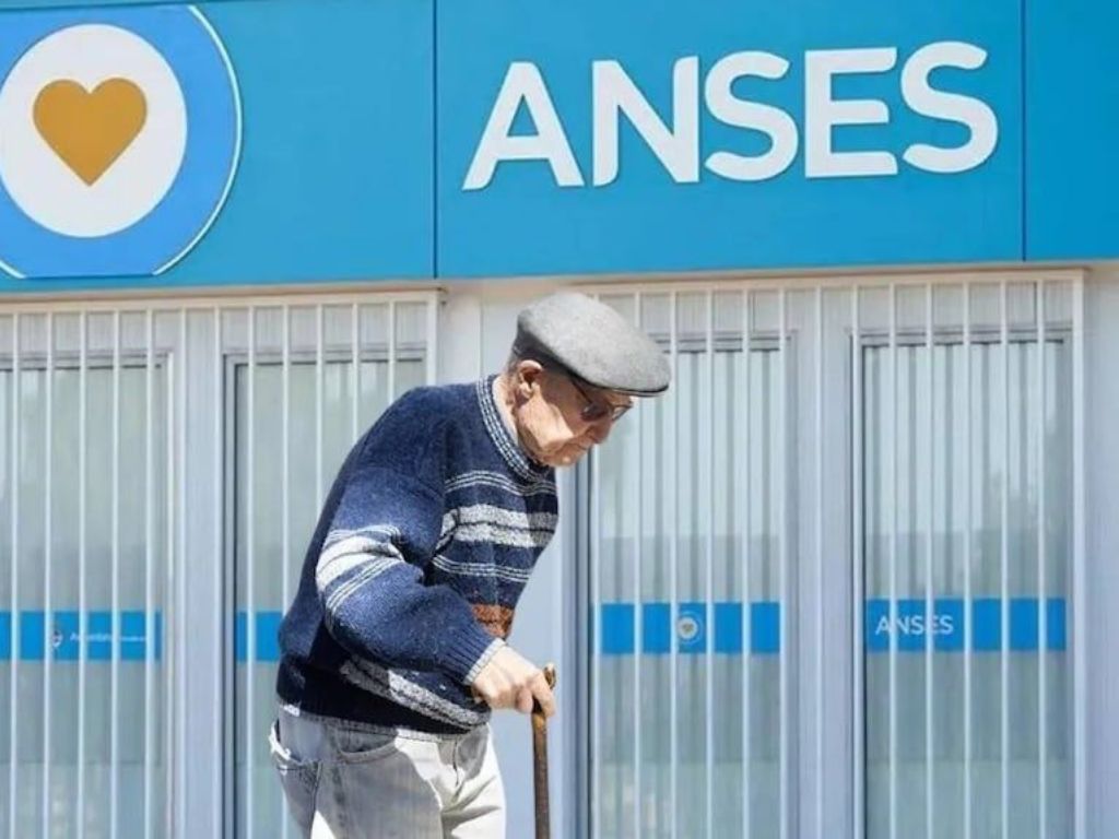 ANSES: Con aumento y bono, ¿cuánto cobran hoy jubilados y AUH este viernes 15 de mayo?