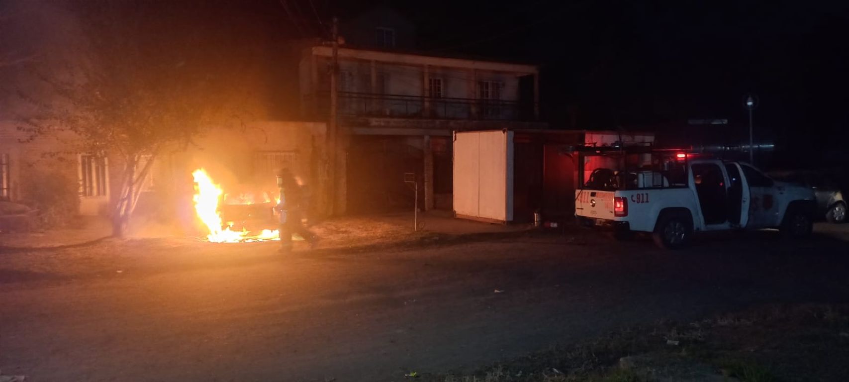Incendio total de un automóvil en Fray Luis Beltrán: no hubo heridos