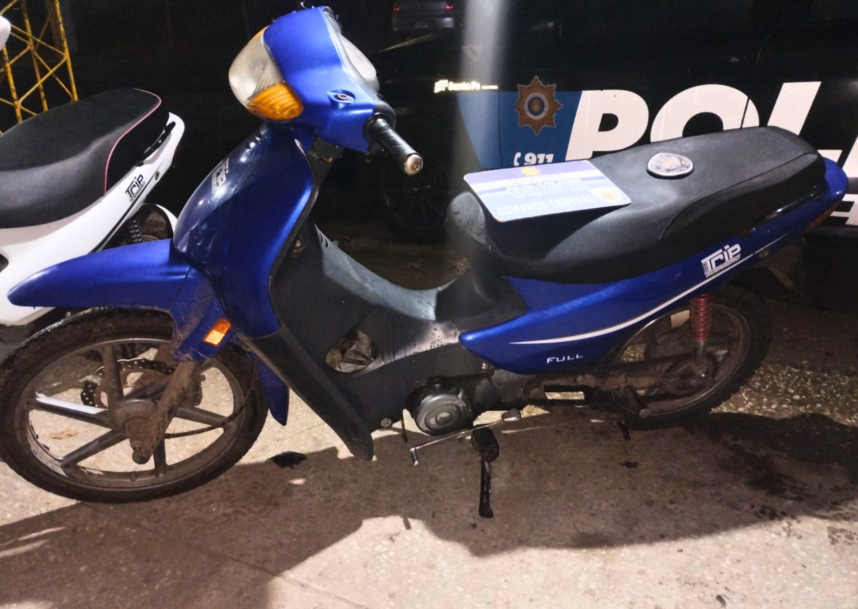 Persecución en San Lorenzo: la policía los cruzó de madrugada, quisieron escapar y cayeron con una moto robada