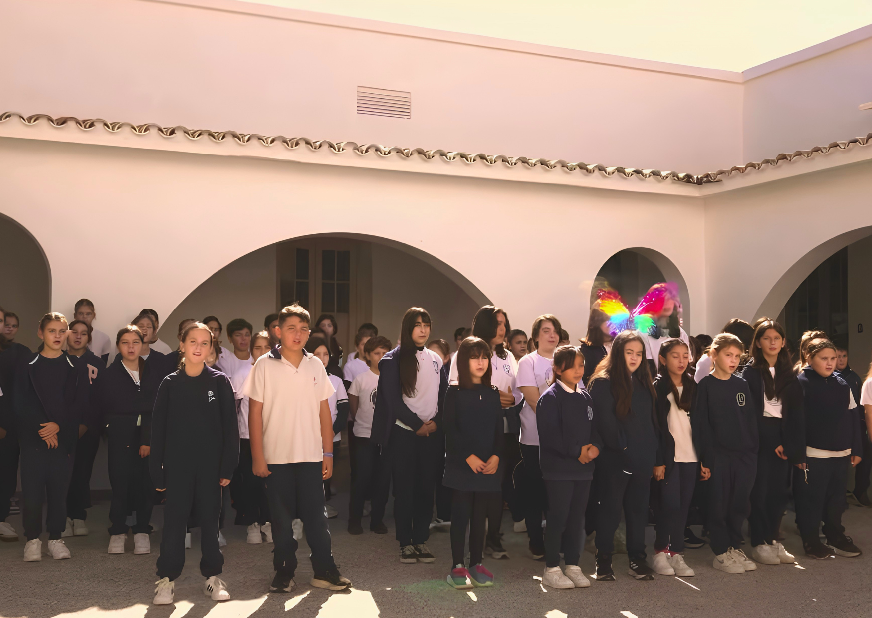 Un clásico de Oasis, voces sanlorencinas y un video que emocionó a todos