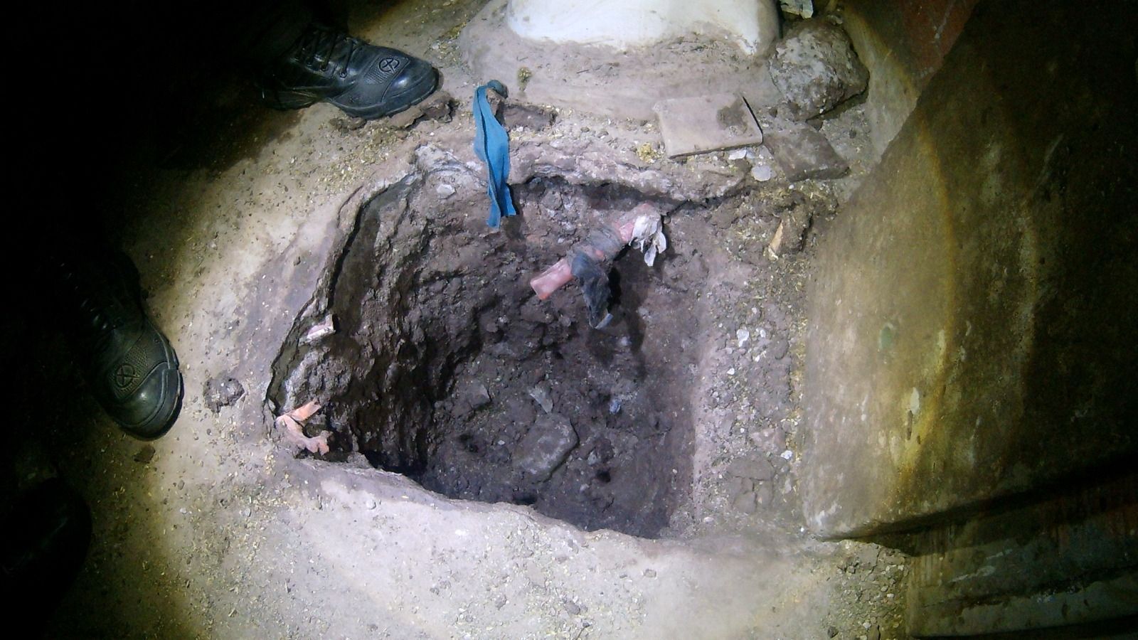 Hallaron un túnel en un baño del pabellón de alto perfil en Piñero: detectaron “un socavón de 70 centímetros”