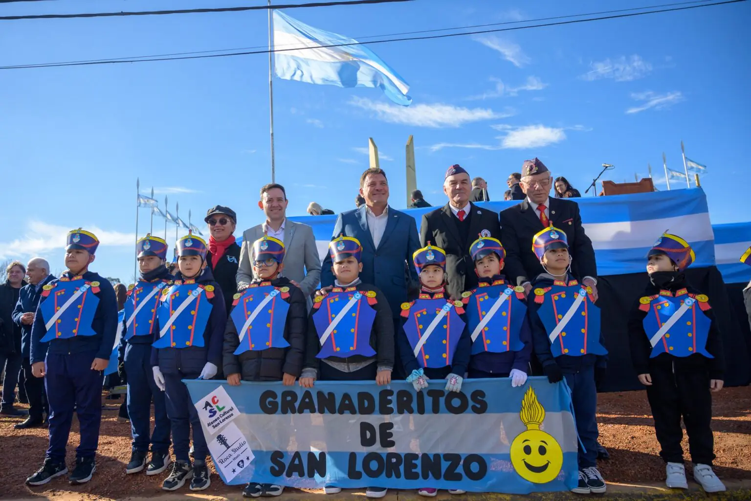 Con una cálida fiesta popular, San Lorenzo celebró a la bandera argentina