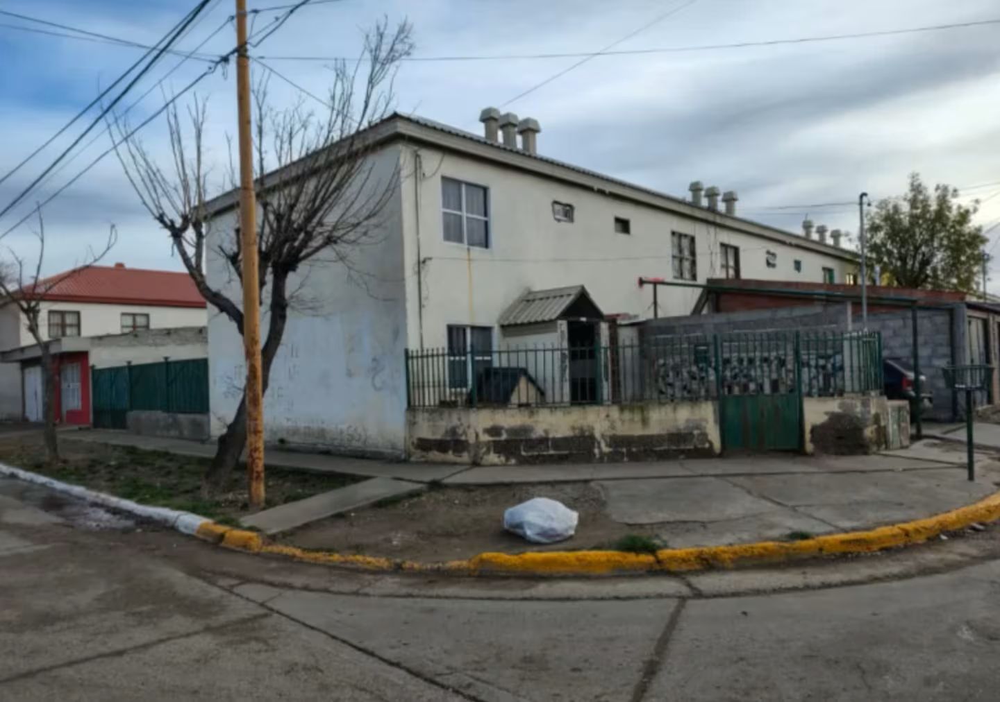 Vivienda donde una niña escapó de su casa para pedir ayuda y rescatar a su hermano.