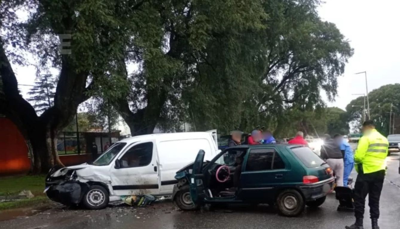 Accidente vial en el sur provincial: mujer, bebé y hombre internados