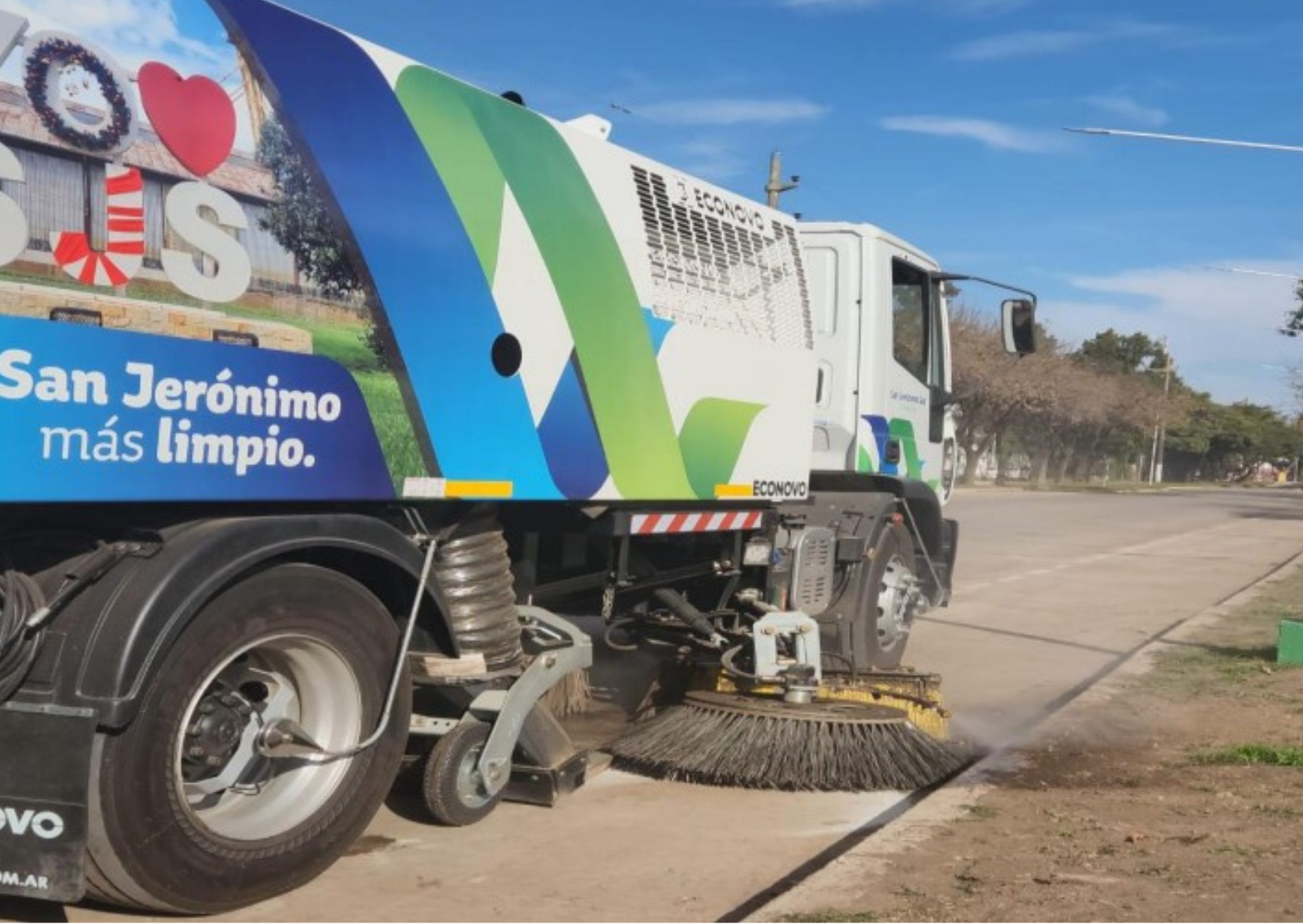 San Jerónimo Sud: La comuna sumó una barredora mecánica para optimizar la limpieza urbana
