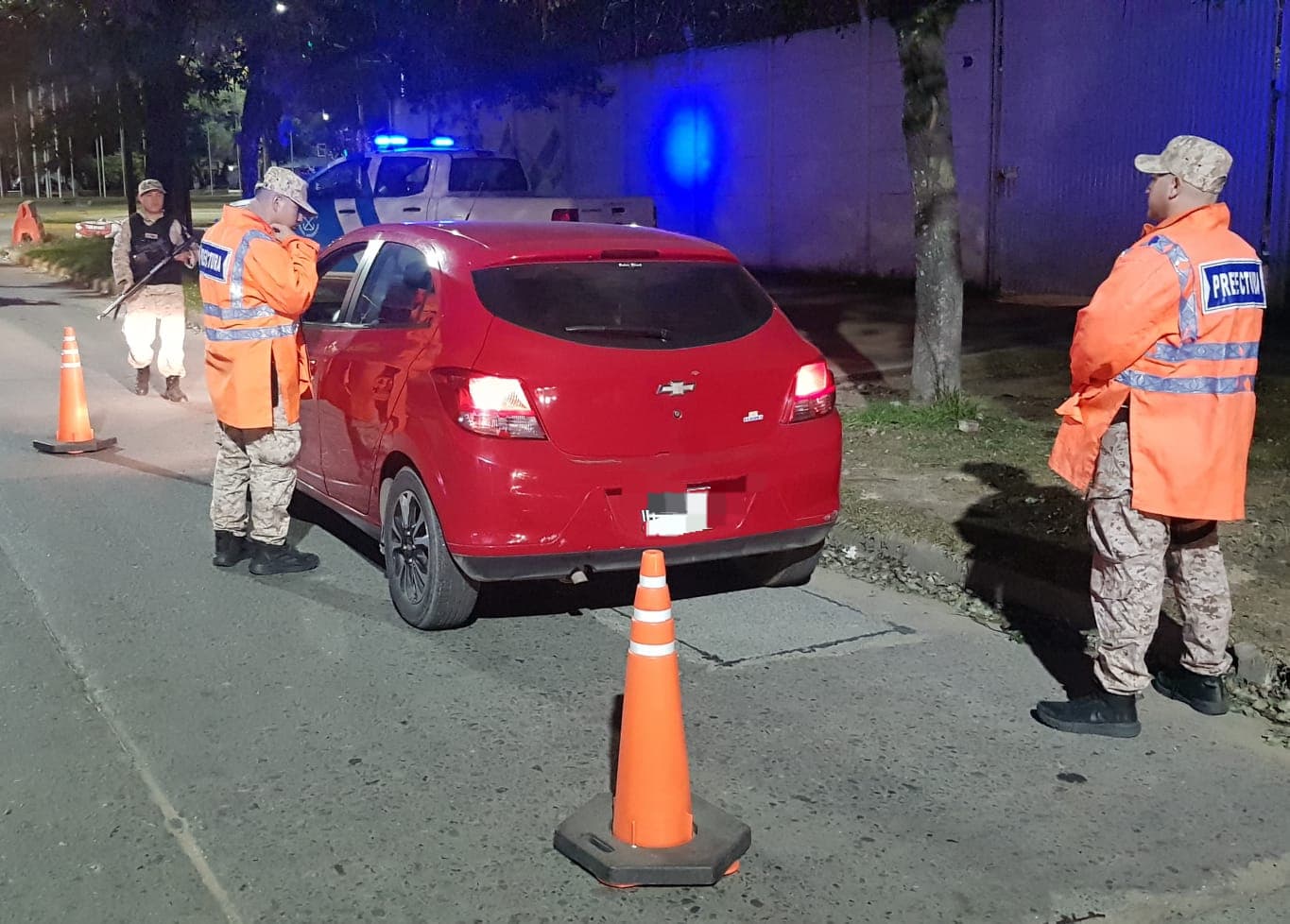 Despliegue policial durante los controles preventivos en San Lorenzo.
