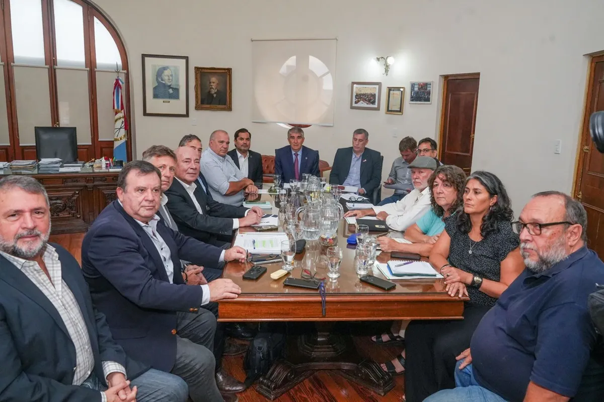 Funcionarios del Gobierno de Santa Fe y representantes gremiales retomarán la negociación salarial durante julio.