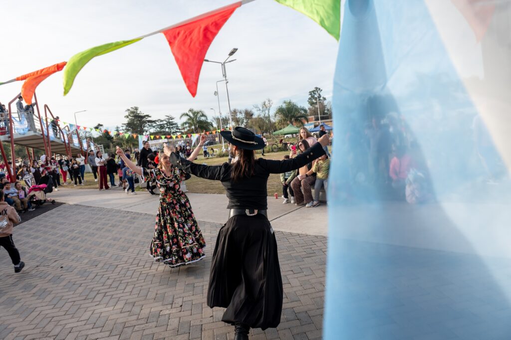 Vecinos participan del festejo patrio en Timbúes con actividades culturales y recreativa