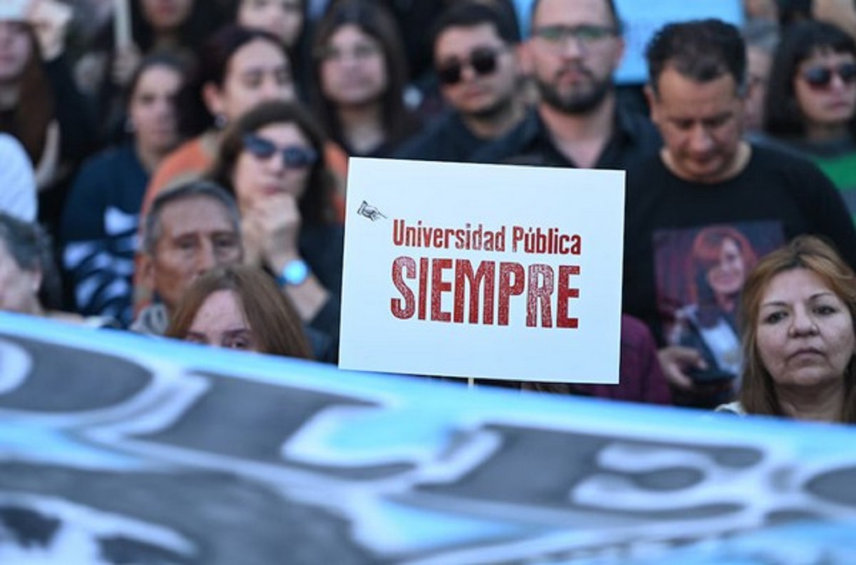 Financiamiento universitario: tras una firma clave, el Gobierno y las academias alcanzaron un acuerdo salarial y de fondos