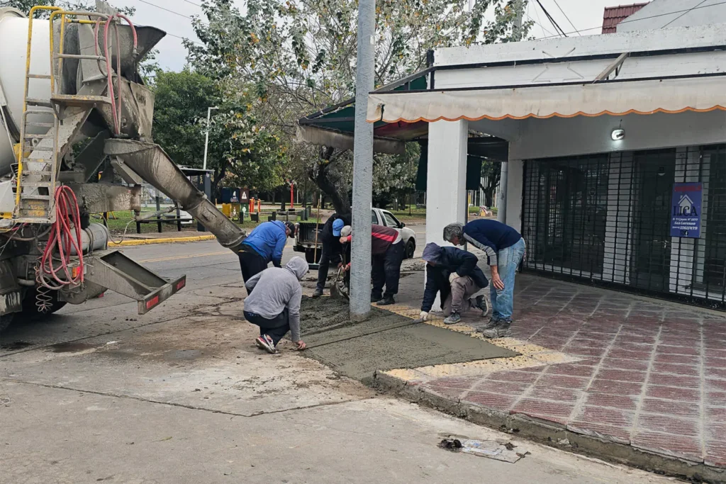Renovación urbana en San Lorenzo con nuevas veredas sobre avenida San Martín