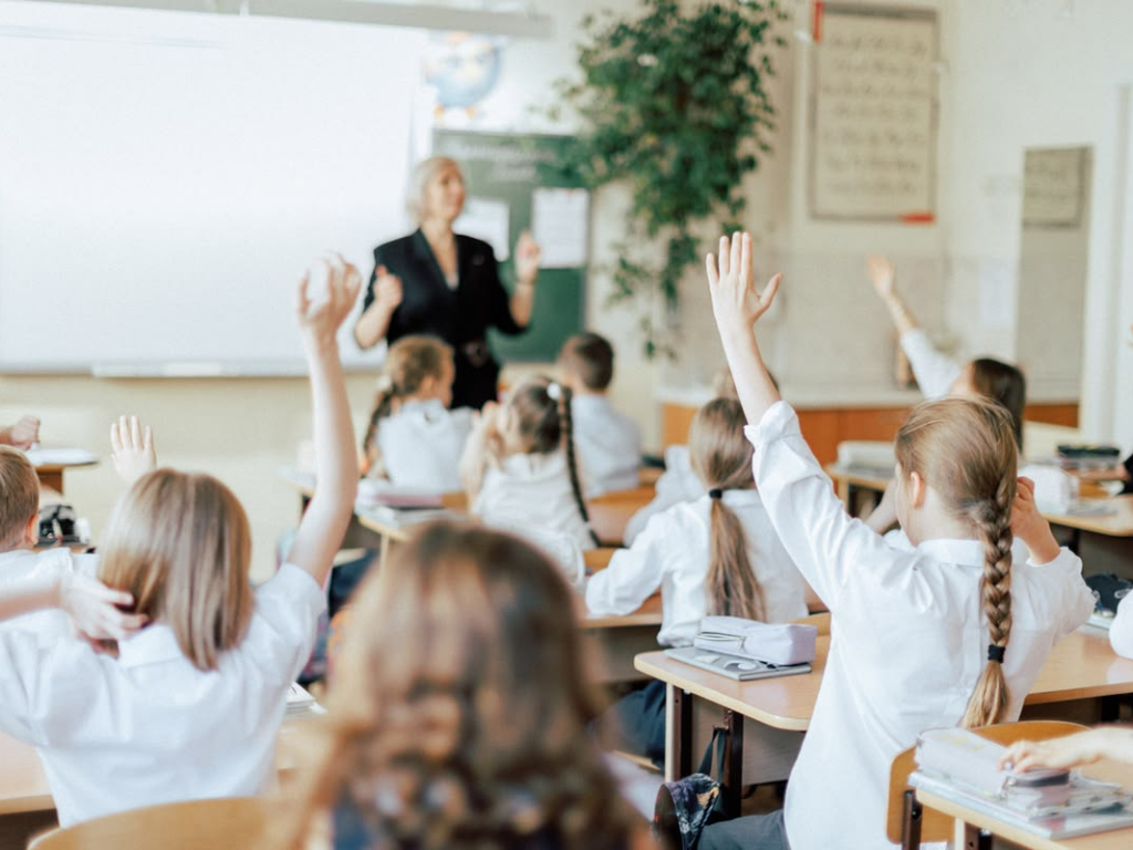 Alumnos en una escuela alcanzada por el programa Vouchers Educativos 2026