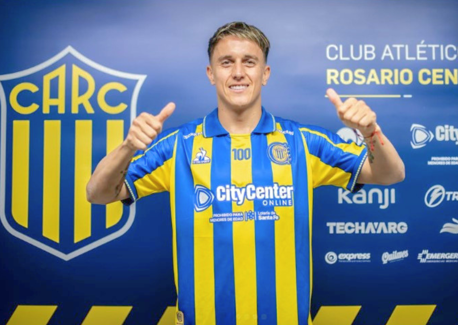 Franco Cervi durante su presentación como nuevo refuerzo de Rosario Central para afrontar la Copa Libertadores.