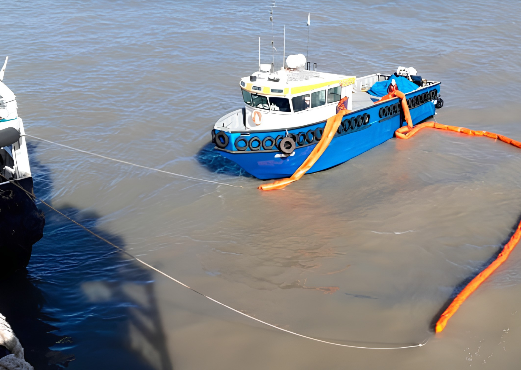 Servicios de amarre y lanchas en Puerto San Martín: aprueban una recomposición salarial en tres tramos