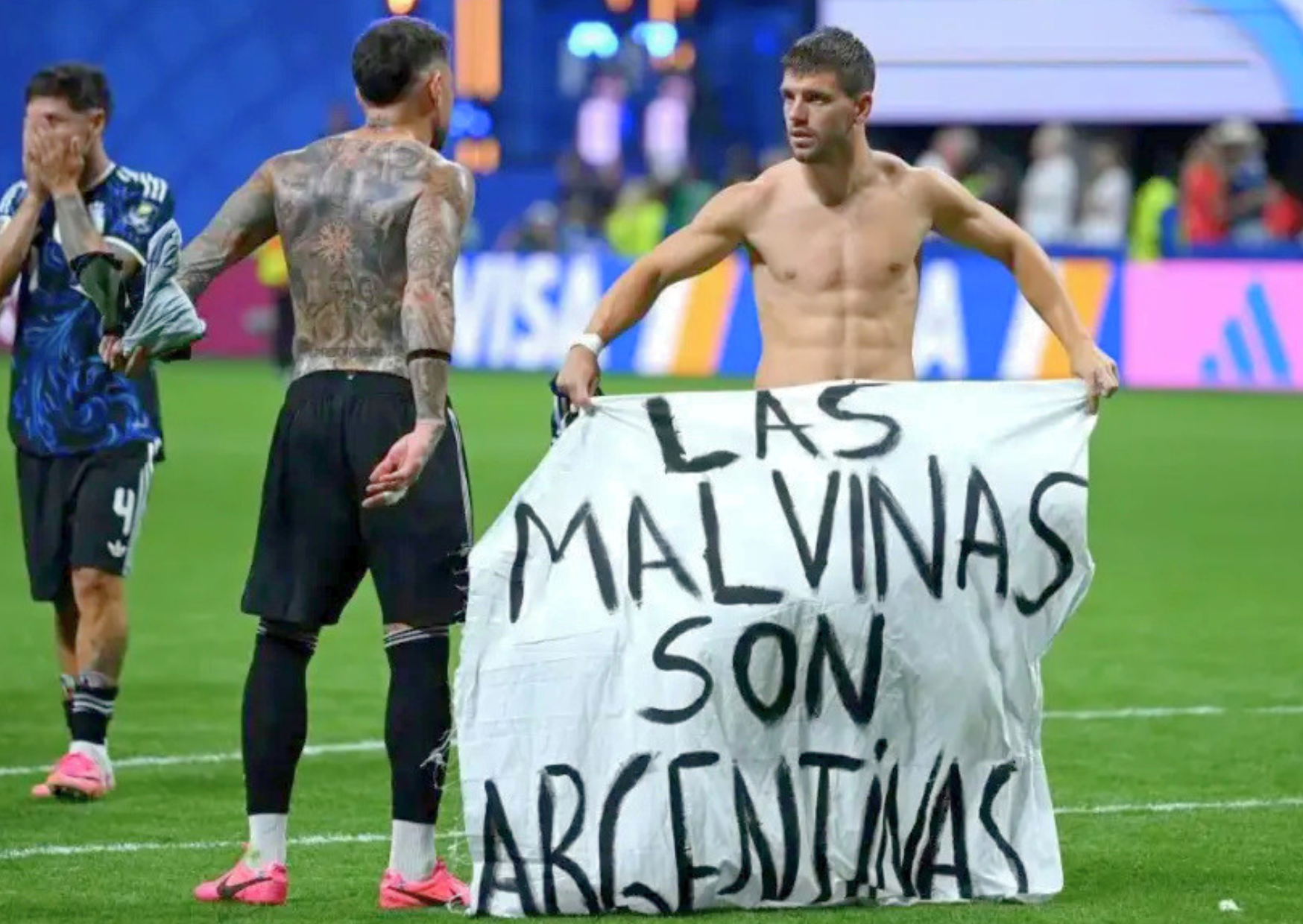 "Siempre serán argentinas": el detrás de escena del histórico festejo de la Scaloneta con la bandera de Malvinas