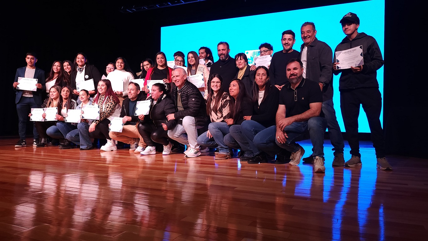 Puerto San Martín: Más de 150 vecinos recibieron certificaciones tras finalizar cursos de capacitación