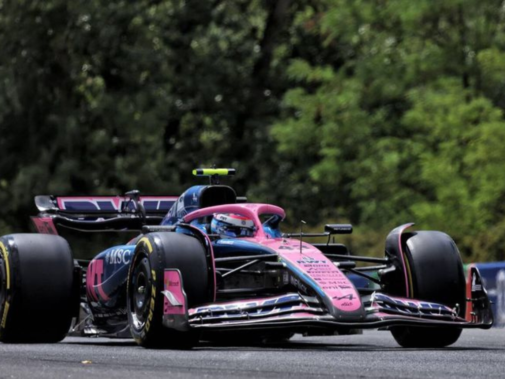 Festival de Goodwood: Franco Colapinto al volante del Lotus E20 de Alpine durante la exhibición en Inglaterra.