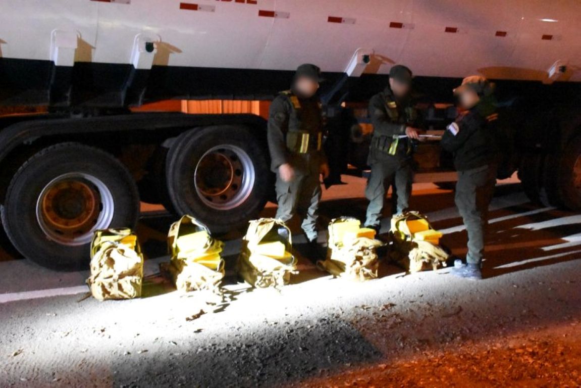 La Ruta 34, corredor clave del narcotráfico: cómo dos camiones cisterna escondieron 388 kilos de cocaína entre el combustible