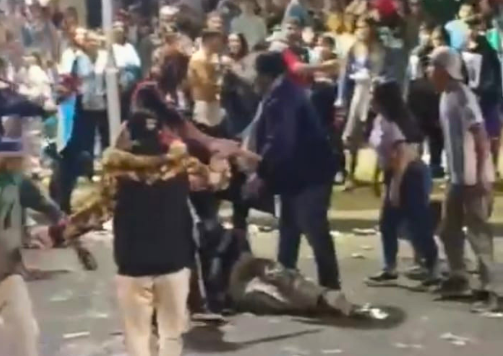 Violenta gresca en Capitán Bermúdez en los festejos por la selección: un apuñalado y un herido a botellazos tras un enfrentamiento