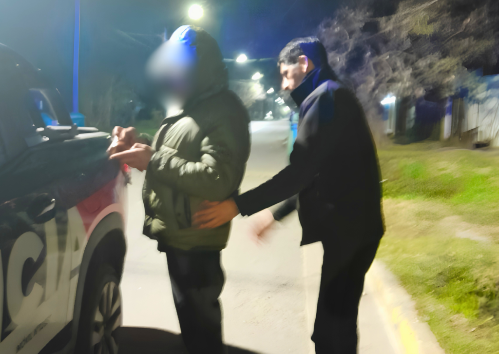 Control territorial en San Lorenzo con policías y móviles durante el operativo.