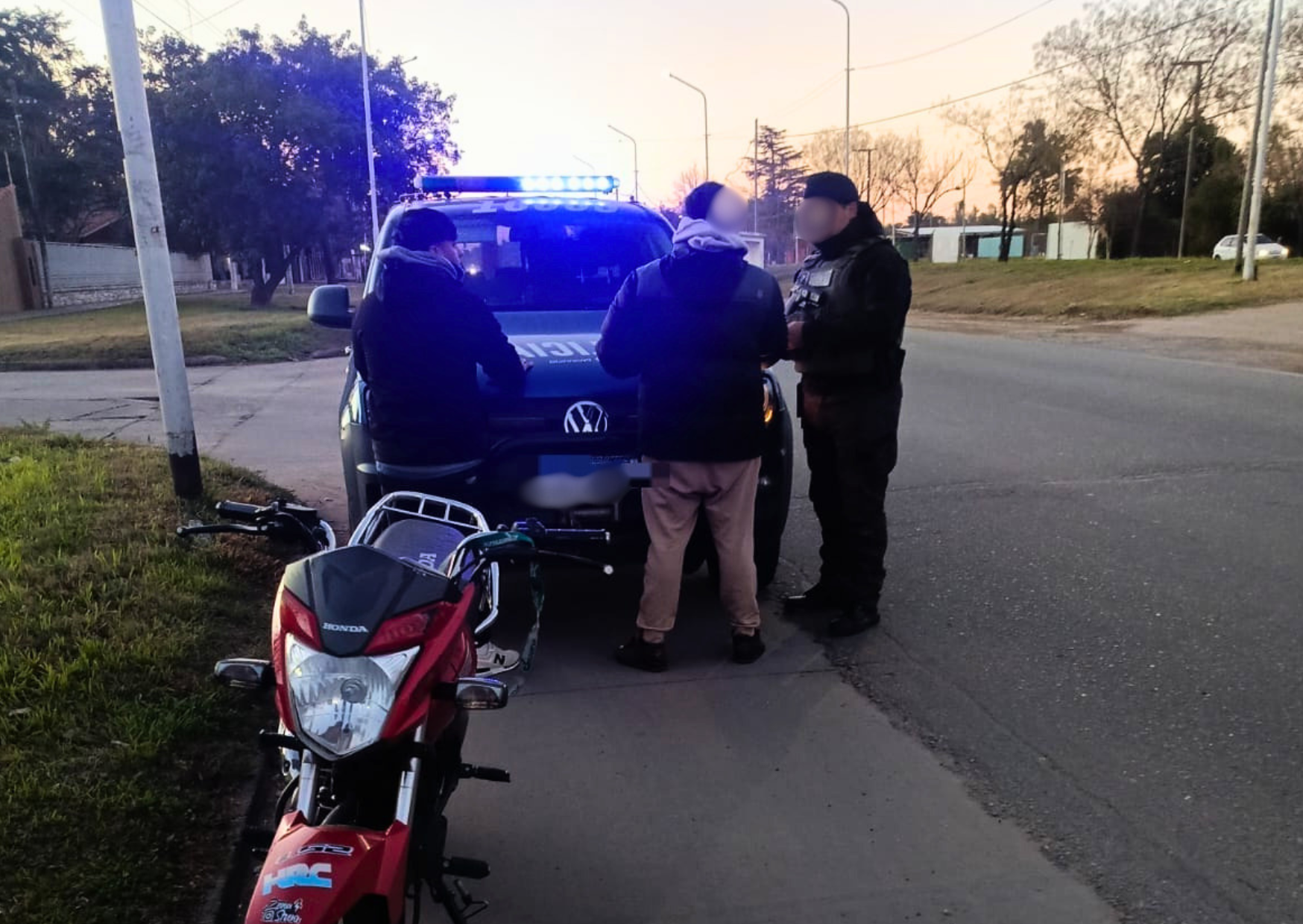 Operativo de saturación policial en Fray Luis Beltrán y Capitán Bermúdez.