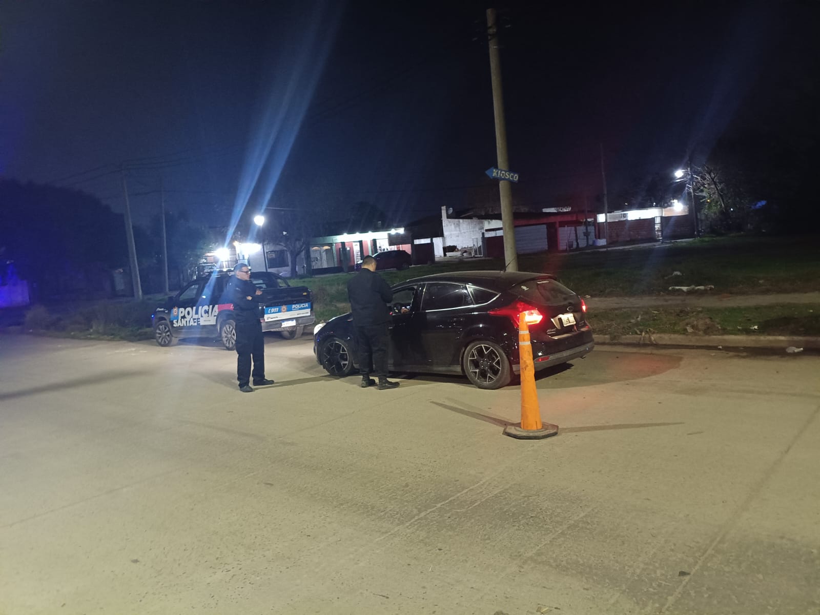 Operativo de saturación policial en Fray Luis Beltrán: identificaron a más de 100 personas y hubo 11 trasladados