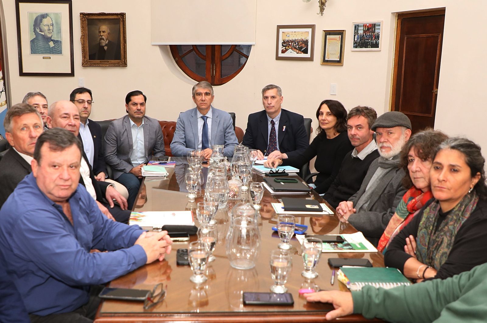 Funcionarios del Gobierno de Santa Fe durante la presentación de la oferta salarial para la administración central.