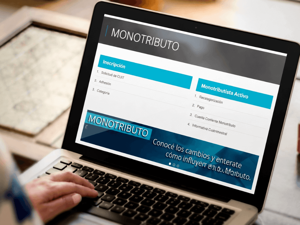 Contribuyente realiza la recategorización del monotributo desde el portal de ARCA.
