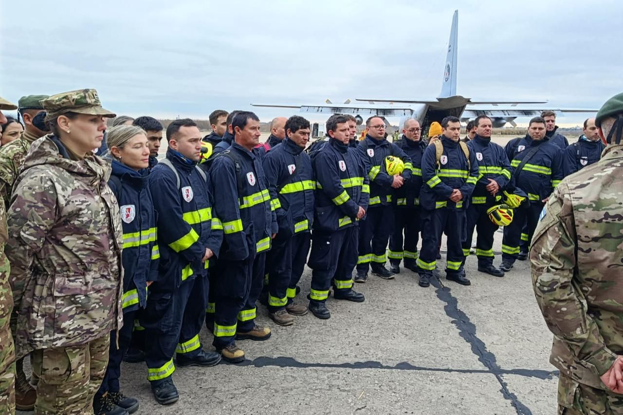 Solidaridad internacional: la brigada de rescatistas de Santa Fe ya vuela a Venezuela para buscar sobrevivientes tras el terremoto