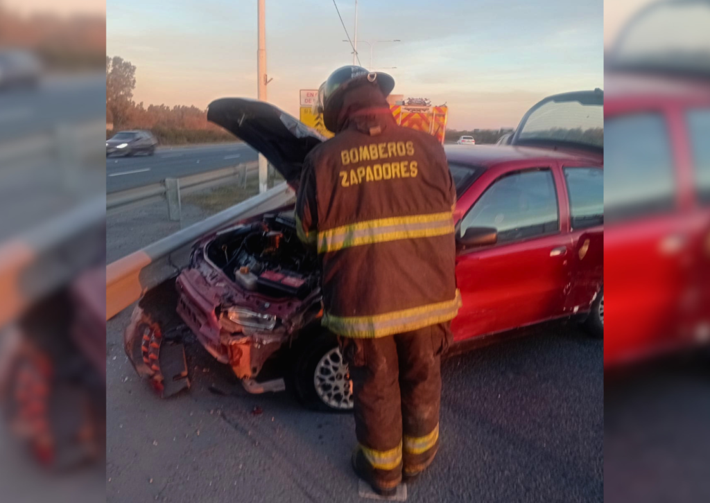 Choque autopista Rosario entre un automóvil y un camión en la mano descendente.