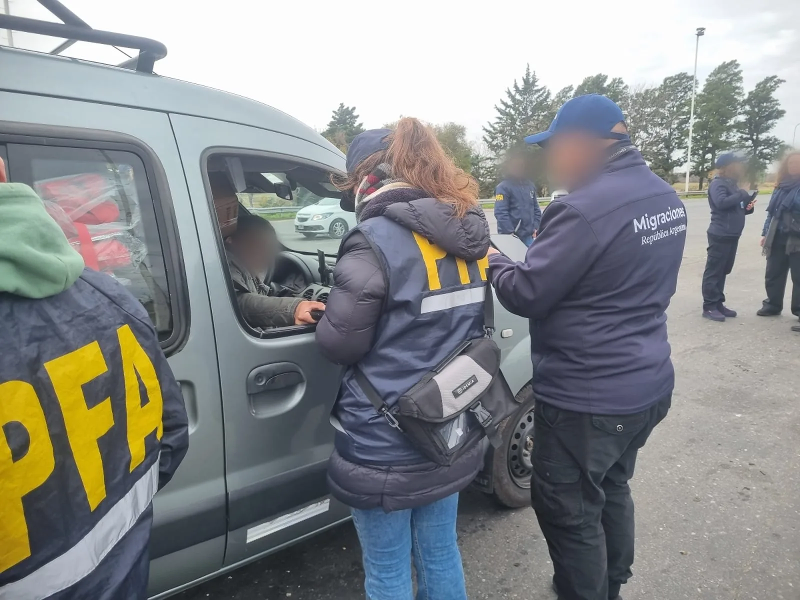 Más controles, más datos y nuevas expulsiones: el Gobierno endurece su política migratoria