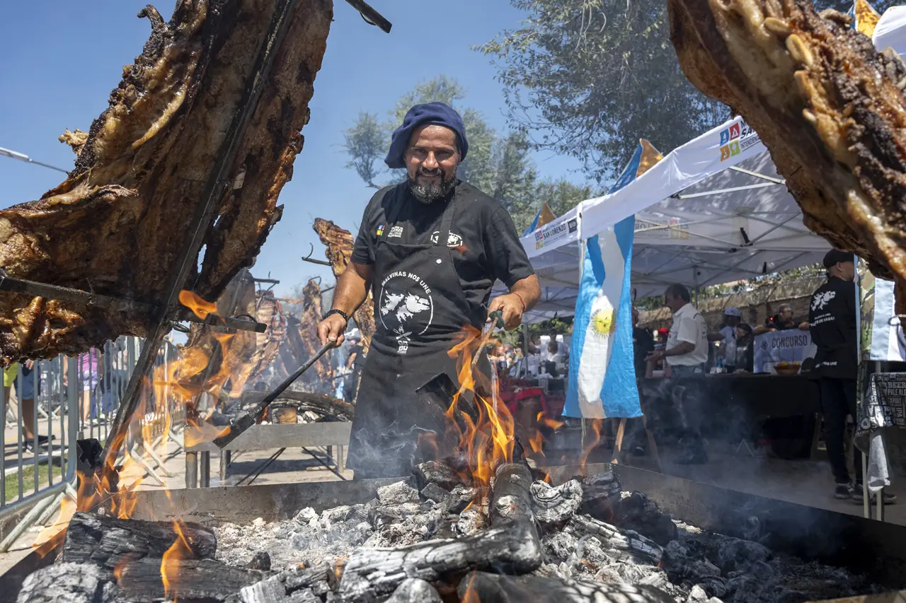 El Campo de la Gloria recibe la Gran Feria Sanmartiniana con 300 emprendedores y un gran patio gastronómico solidario