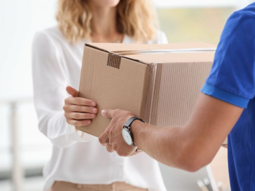 Aumento de los envíos puerta a puerta y compras internacionales.