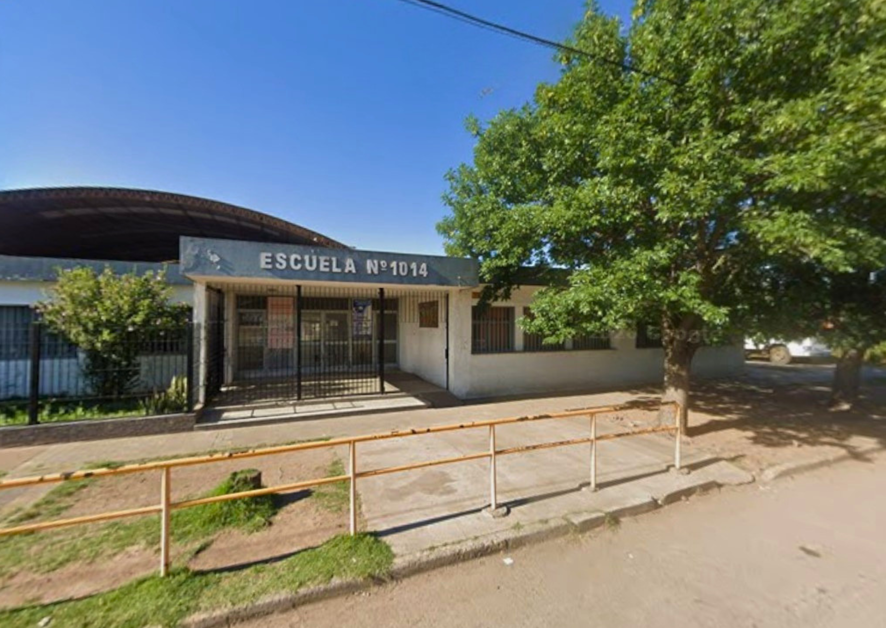Amenazas y suspensión de clases en una escuela de Fray Luis Beltrán: investigan notas con mensajes extorsivos y proyectiles