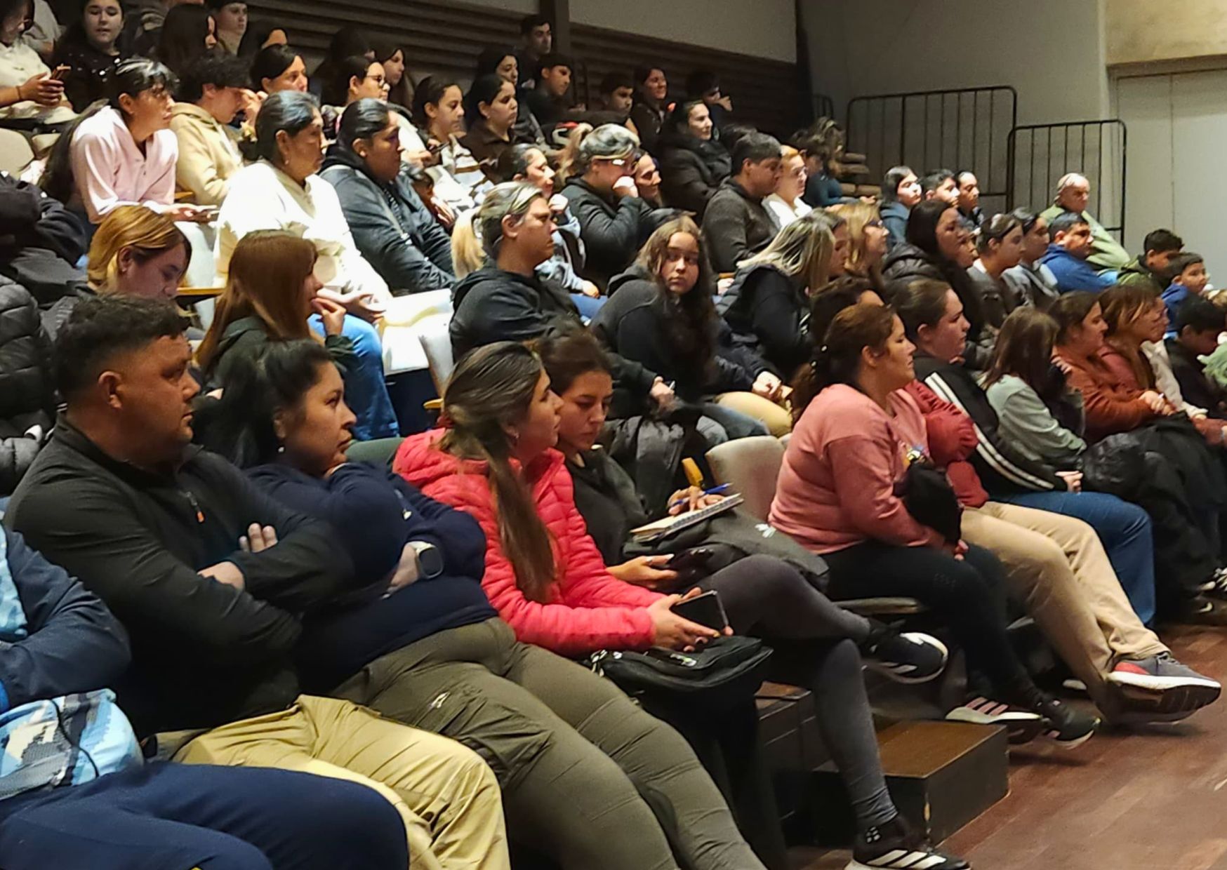 Clases de apoyo para estudiantes del Polo Educativo UNR en Puerto General San Martín.
