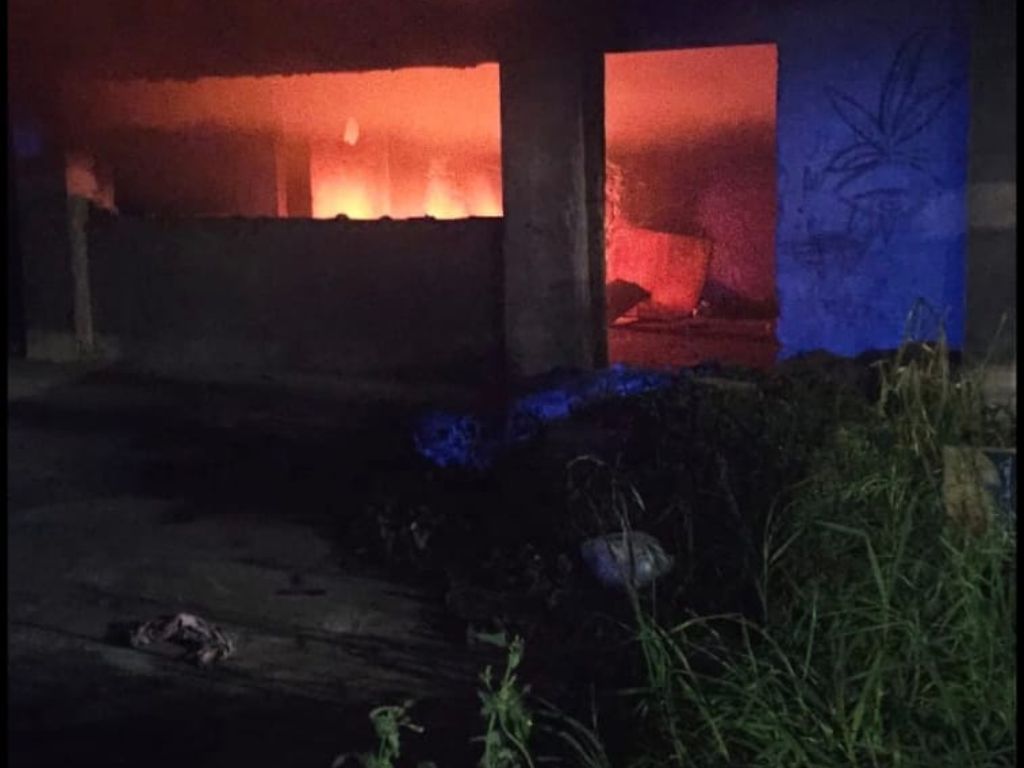 Incendio en complejo deportivo abandonado de San Lorenzo