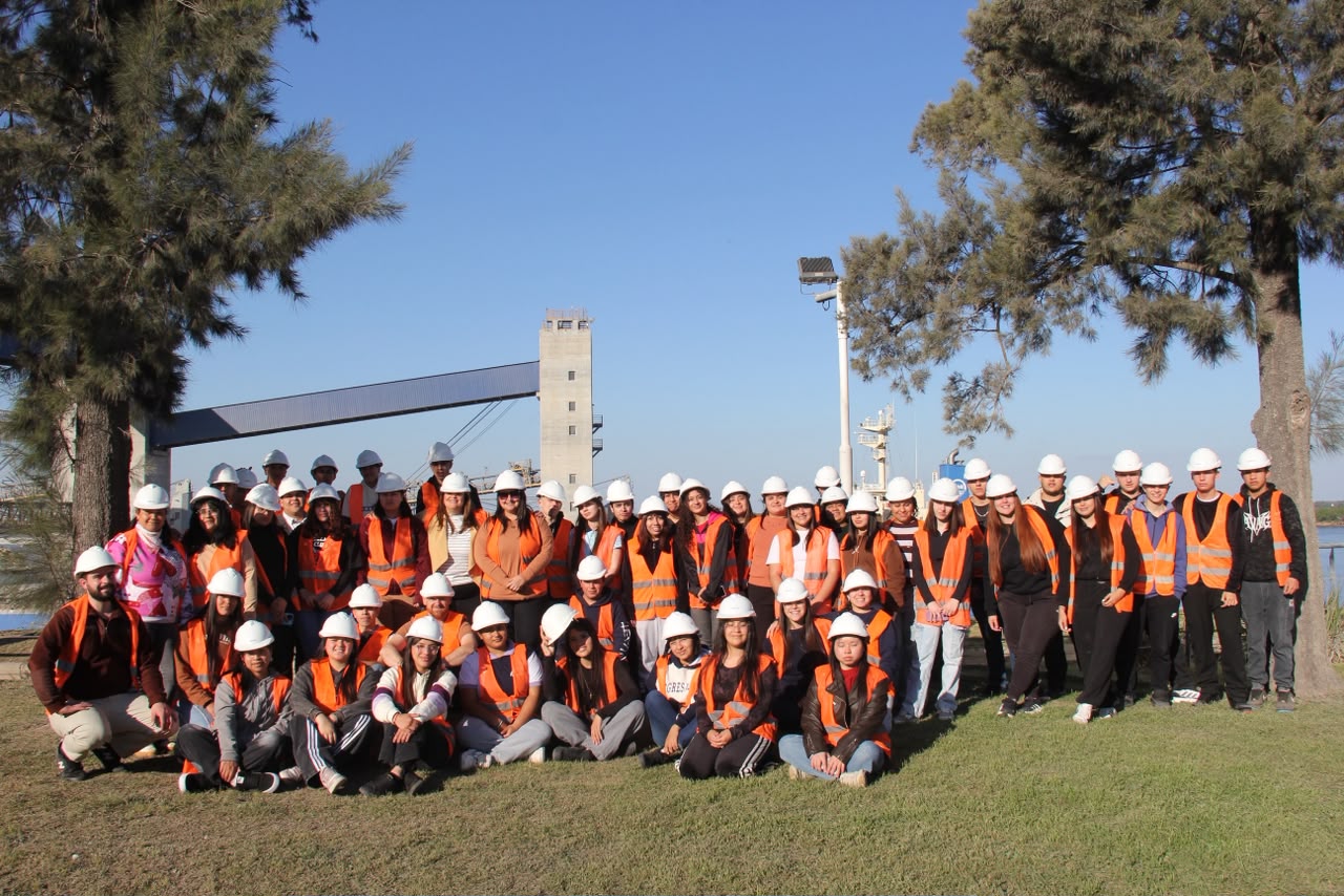 Puente entre el aula y la industria: estudiantes de Timbúes recorrieron la planta agroexportadora de ACA