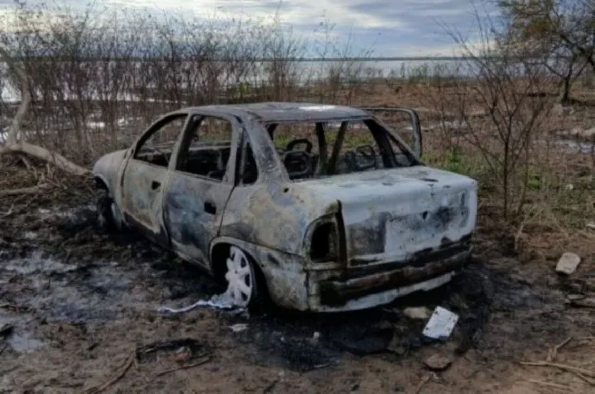 Misterio en el río Paraná: dos muertos dentro de un vehículo calcinado y un sospechoso que se arrojó al agua