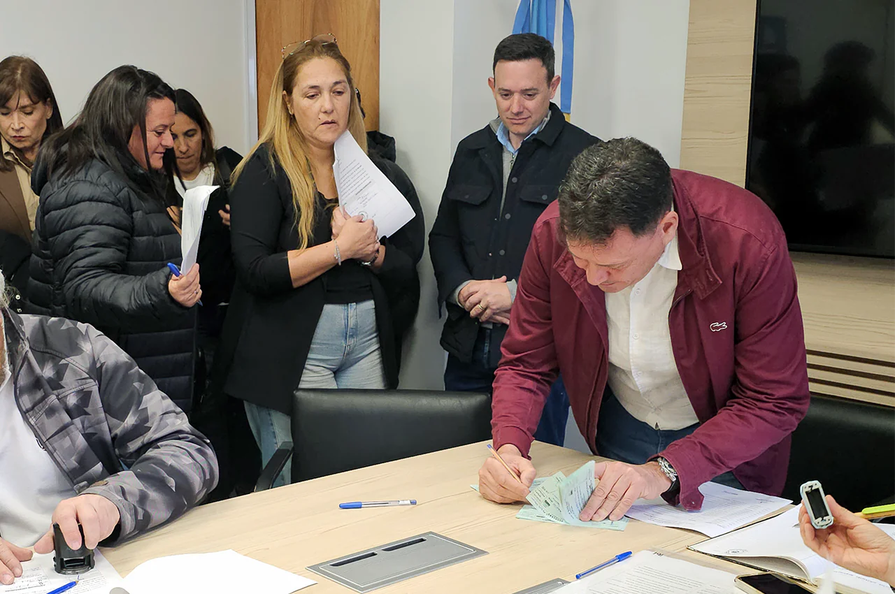 San Lorenzo: Distribuyen más de $250 millones del FAE entre 17 escuelas de la ciudad