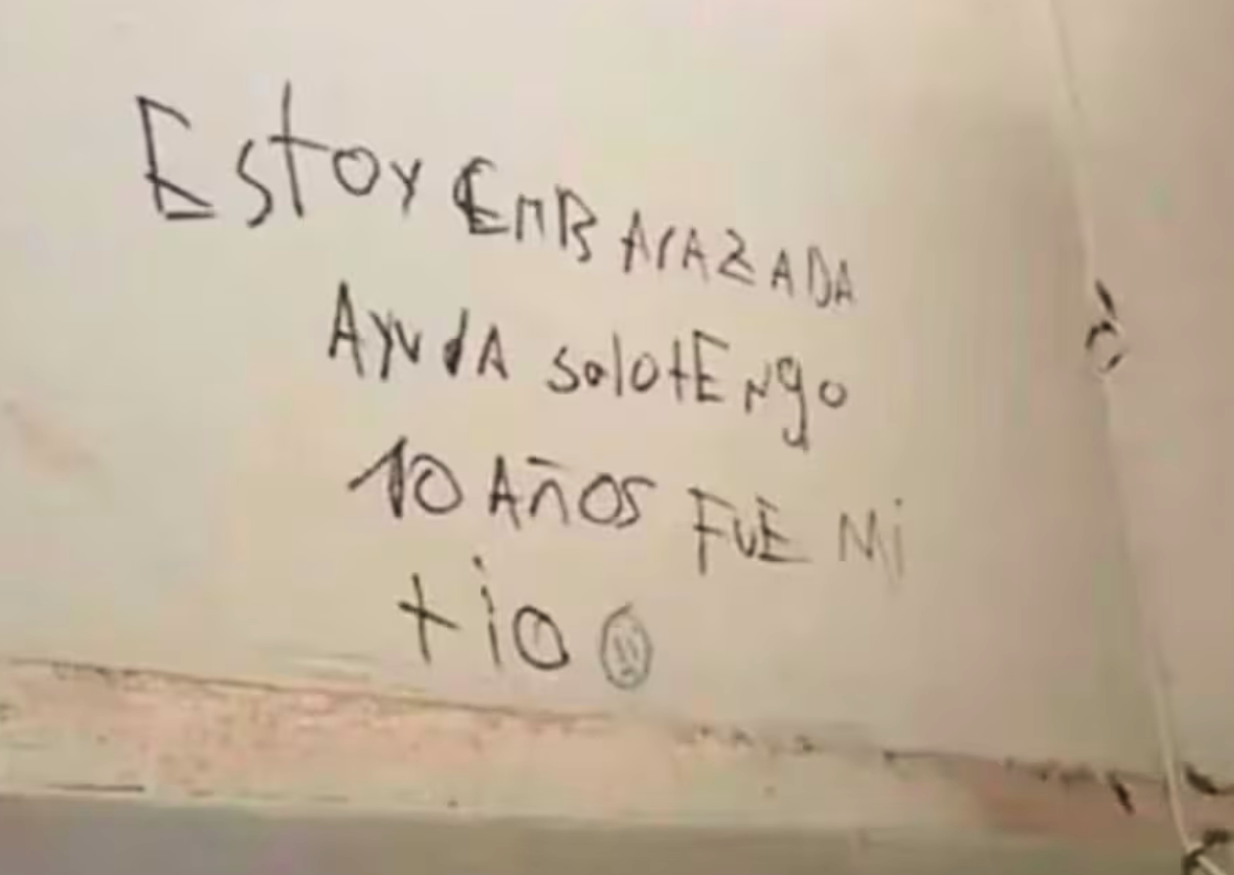 Investigan un desesperado pedido de auxilio escrito en el baño de una escuela: "Estoy embarazada, tengo 10 años"
