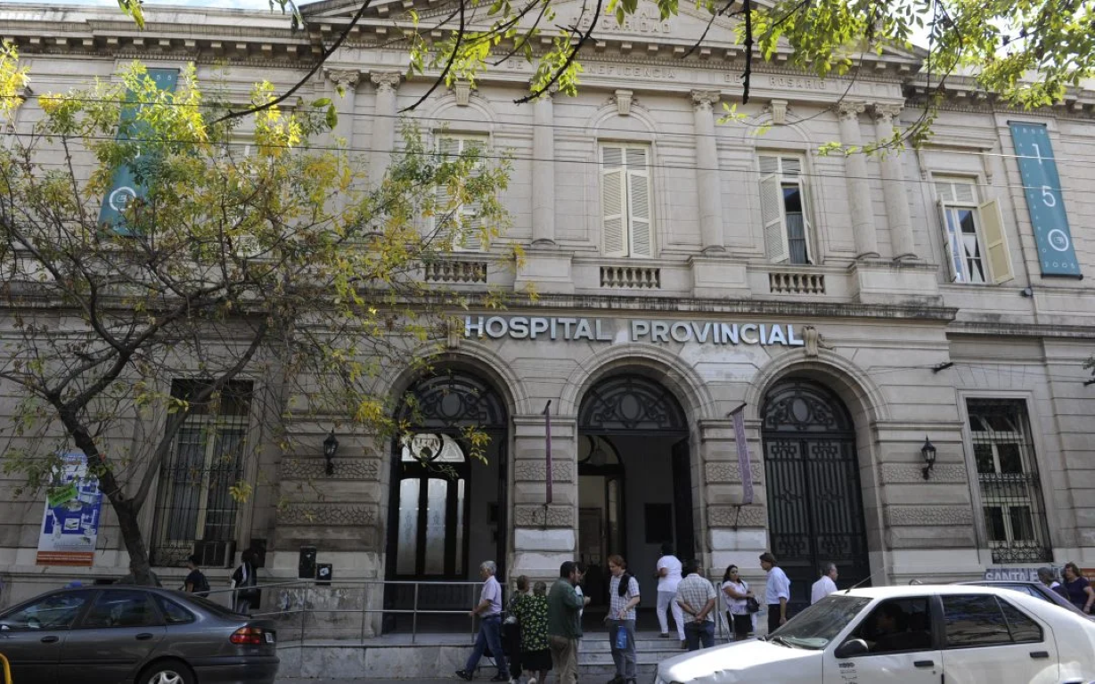 Fachada del Hospital Provincial de Rosario en el marco de la condena a profesionales de la salud por mala praxis.