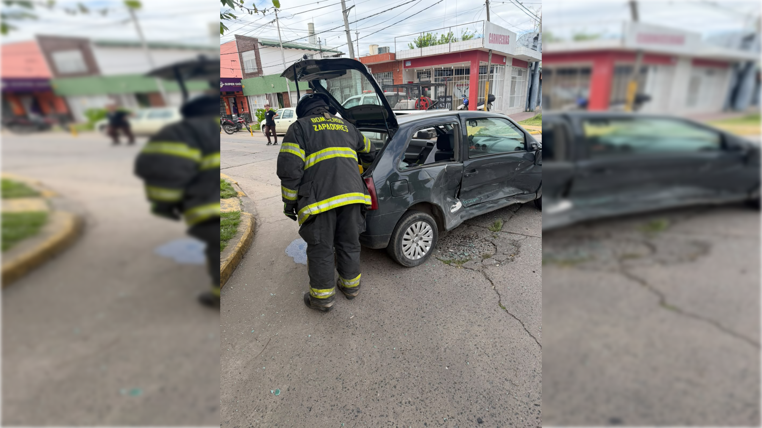 Peugeot Partner que sufrió una pérdida de GNC tras un choque en Dorrego y Dr. Ghio, en San Lorenzo.