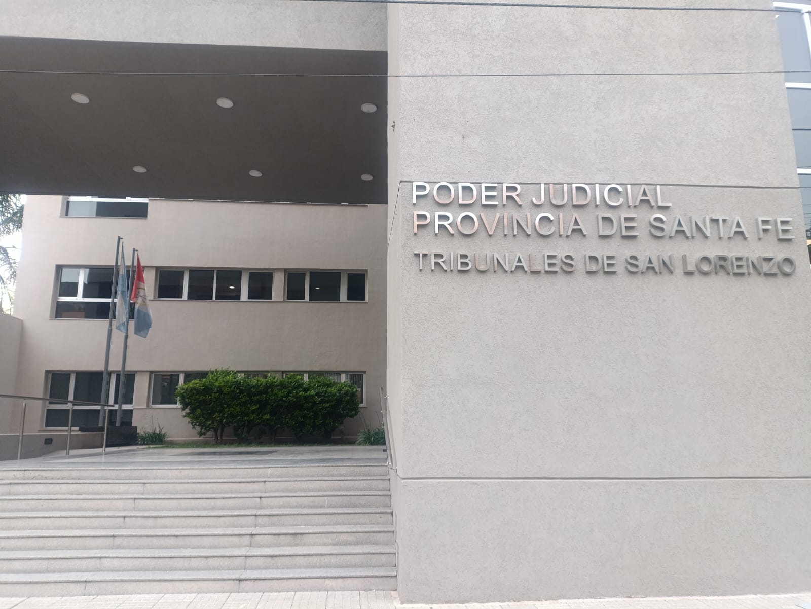 Drogas y un arma oculta bajo un mueble: dictaron tres condenas en San Lorenzo
