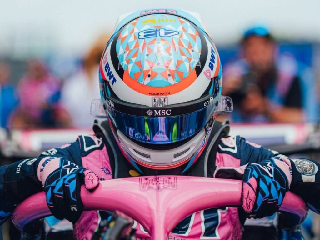 Franco Colapinto junto a su Alpine durante el Gran Premio de Singapur
