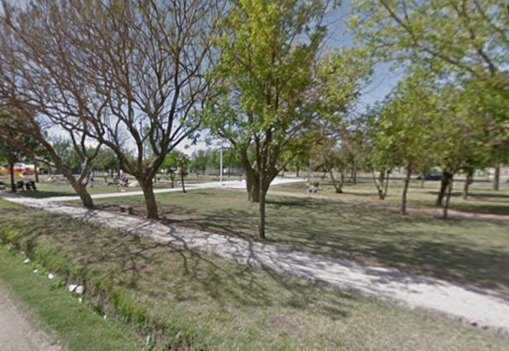 Plaza donde denunciaron disparos al aire durante un cumpleaños infantil.